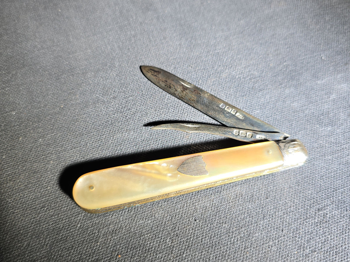 Antique Sterling Silver and Mother of Pearl Two-Blade Folding Pocket Knife with Shield Cartouche, Sheffield Hallmarks, 1899