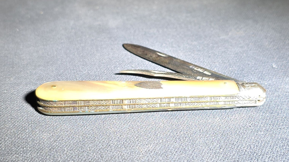 Antique Sterling Silver and Mother of Pearl Two-Blade Folding Pocket Knife with Shield Cartouche, Sheffield Hallmarks, 1899