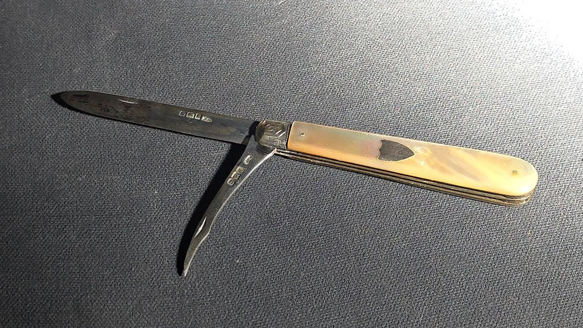 Antique Sterling Silver and Mother of Pearl Two-Blade Folding Pocket Knife with Shield Cartouche, Sheffield Hallmarks, 1899