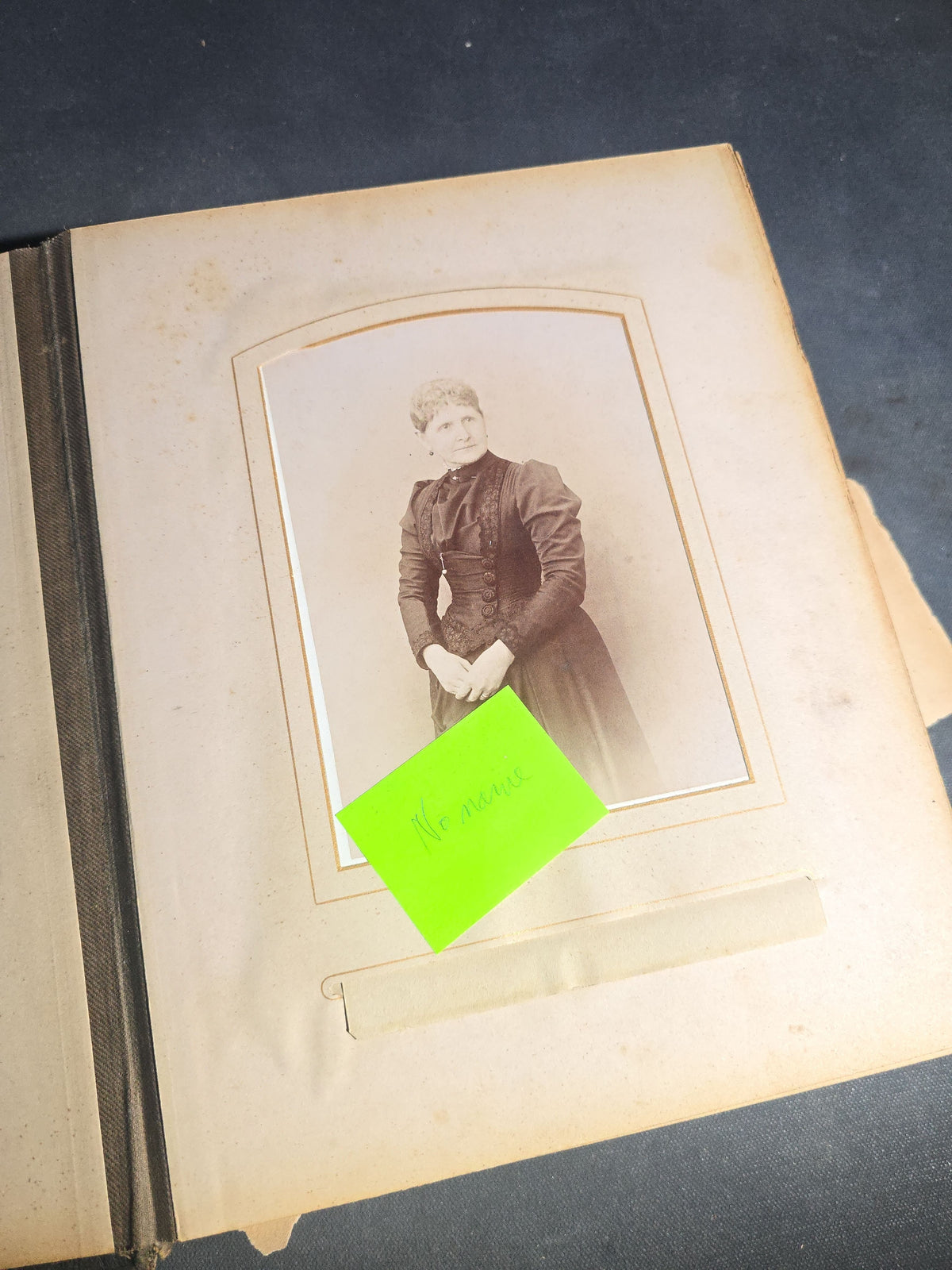 Antique Victorian Cabinet Card Photograph Album with Multiple Portraits, including Photographs by Jacoby of Minneapolis, Minnesota and Hastings of Newport, Rhode Island