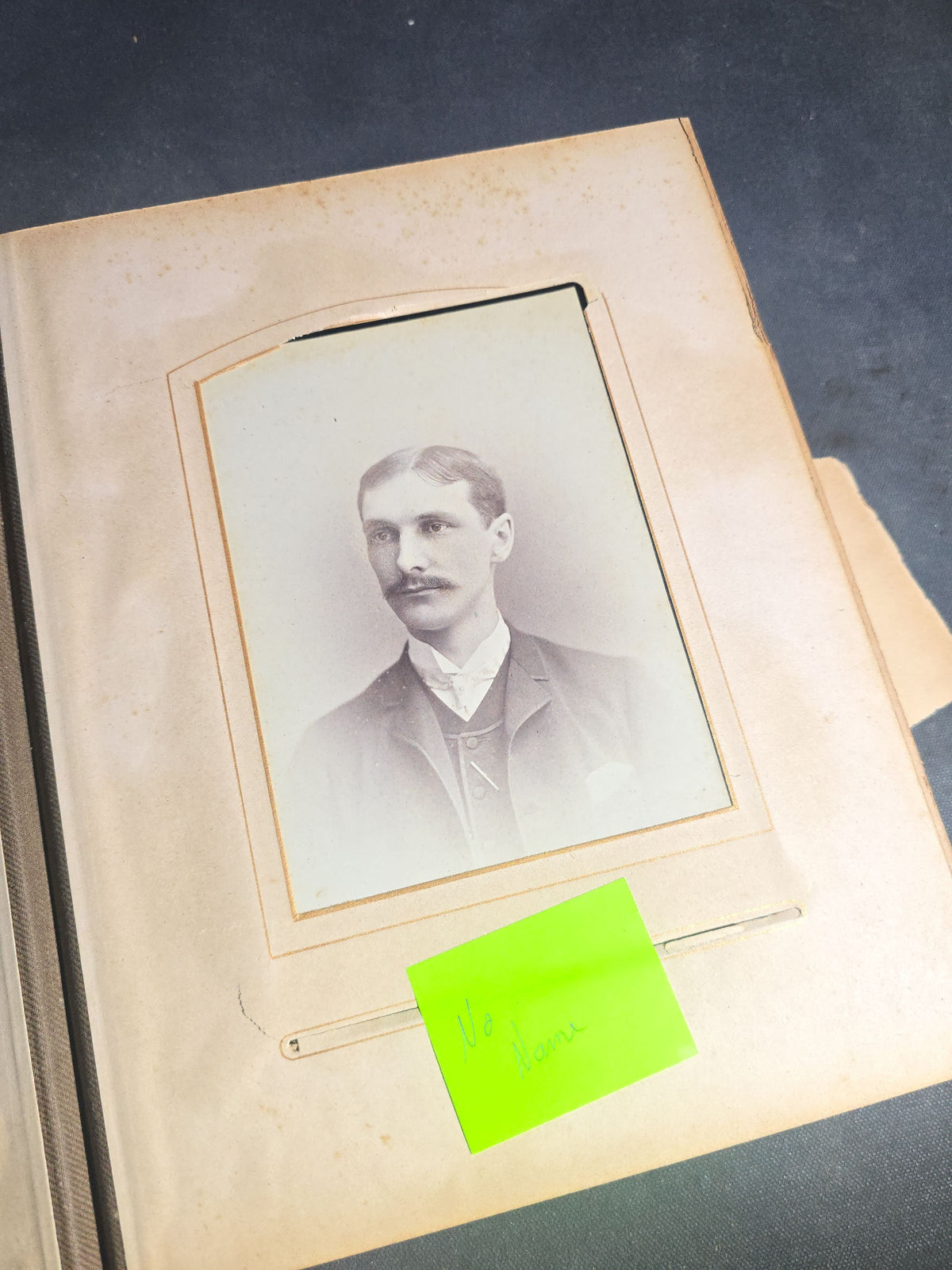 Antique Victorian Cabinet Card Photograph Album with Multiple Portraits, including Photographs by Jacoby of Minneapolis, Minnesota and Hastings of Newport, Rhode Island
