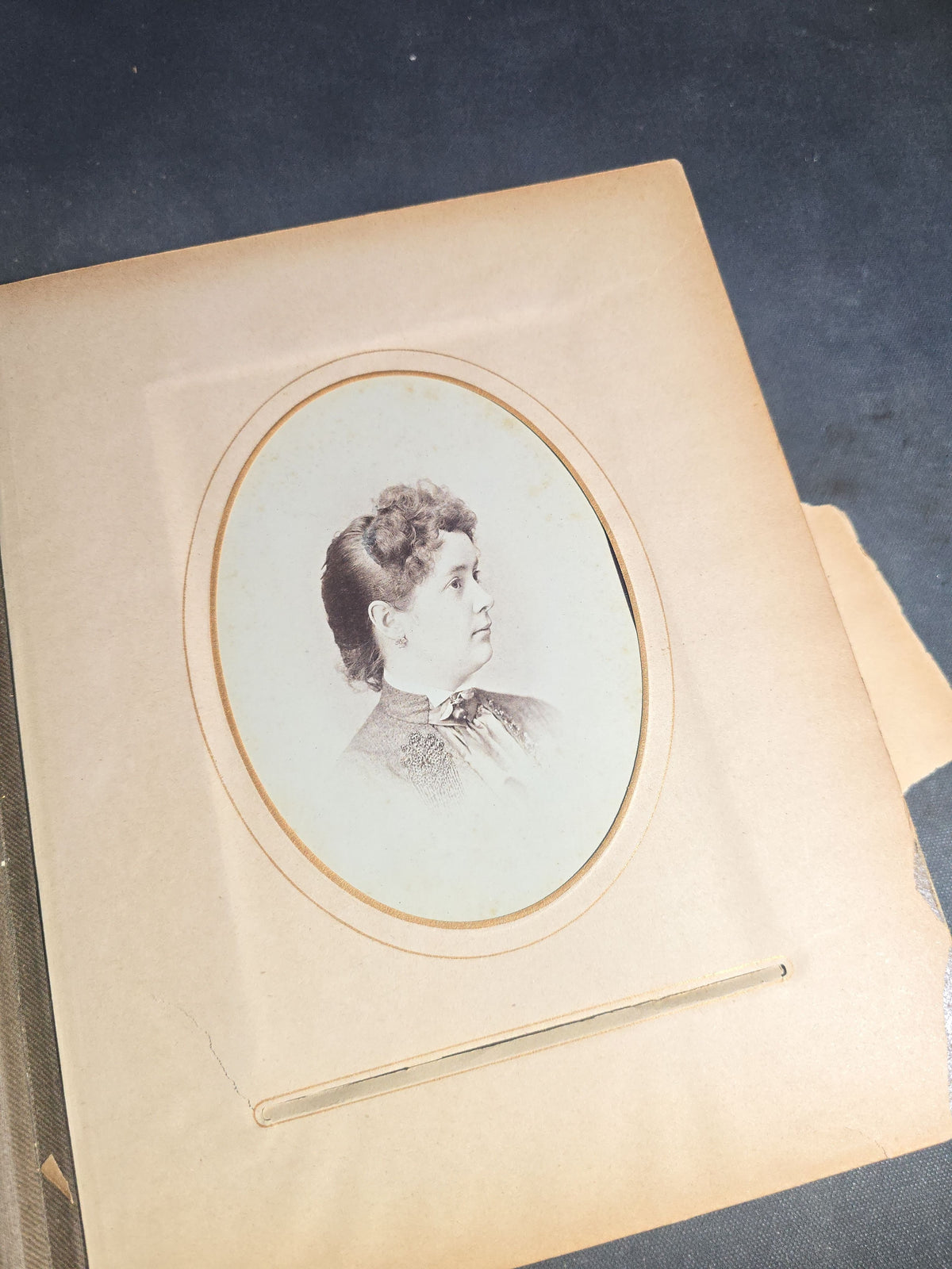 Antique Victorian Cabinet Card Photograph Album with Multiple Portraits, including Photographs by Jacoby of Minneapolis, Minnesota and Hastings of Newport, Rhode Island