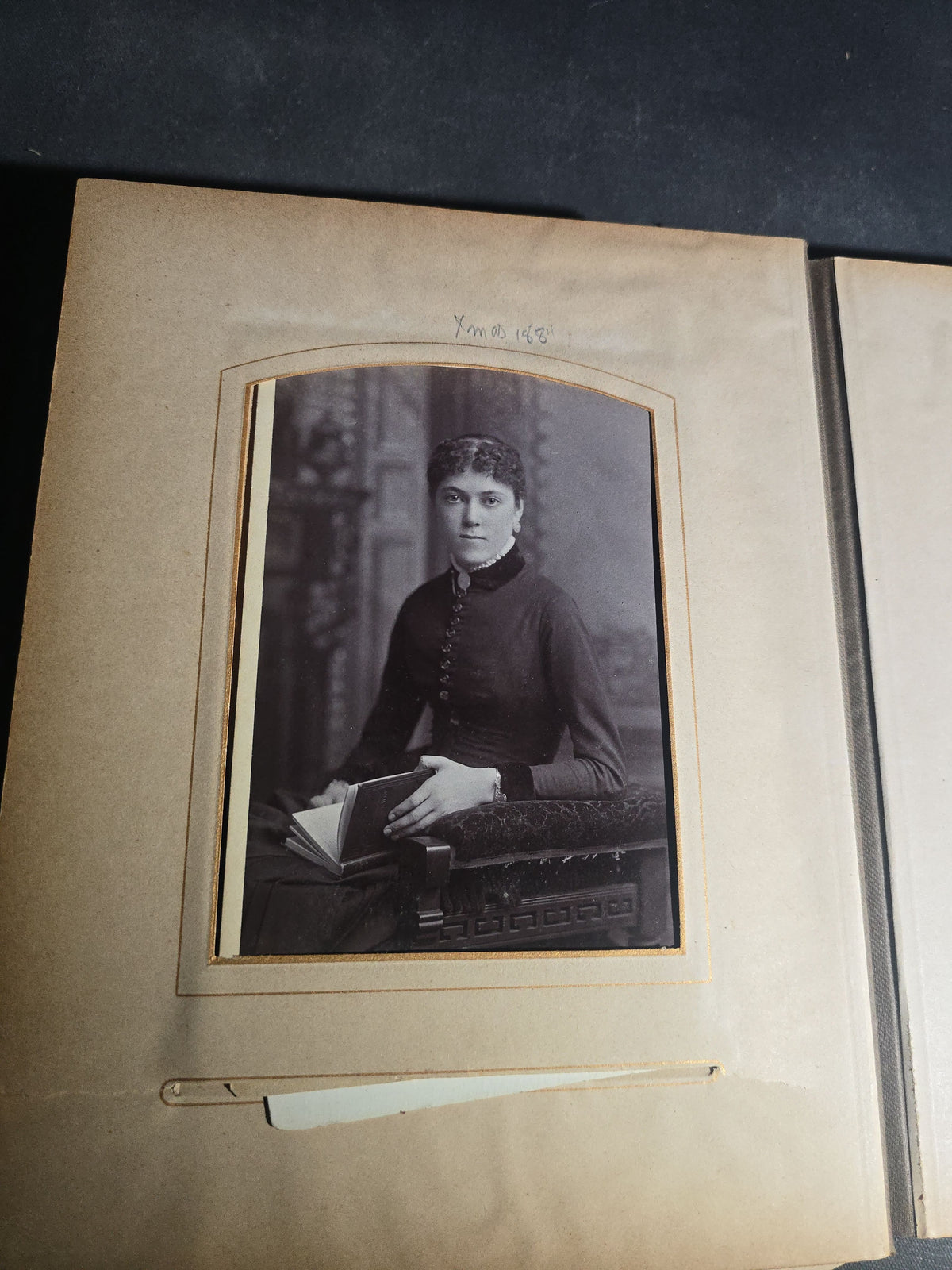 Antique Victorian Cabinet Card Photograph Album with Multiple Portraits, including Photographs by Jacoby of Minneapolis, Minnesota and Hastings of Newport, Rhode Island