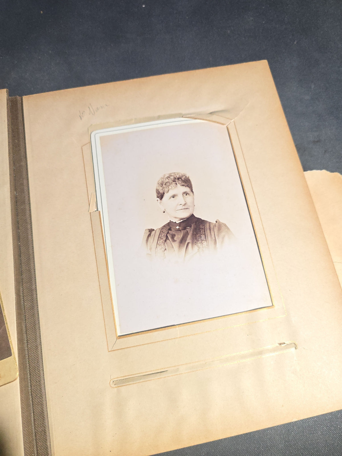 Antique Victorian Cabinet Card Photograph Album with Multiple Portraits, including Photographs by Jacoby of Minneapolis, Minnesota and Hastings of Newport, Rhode Island