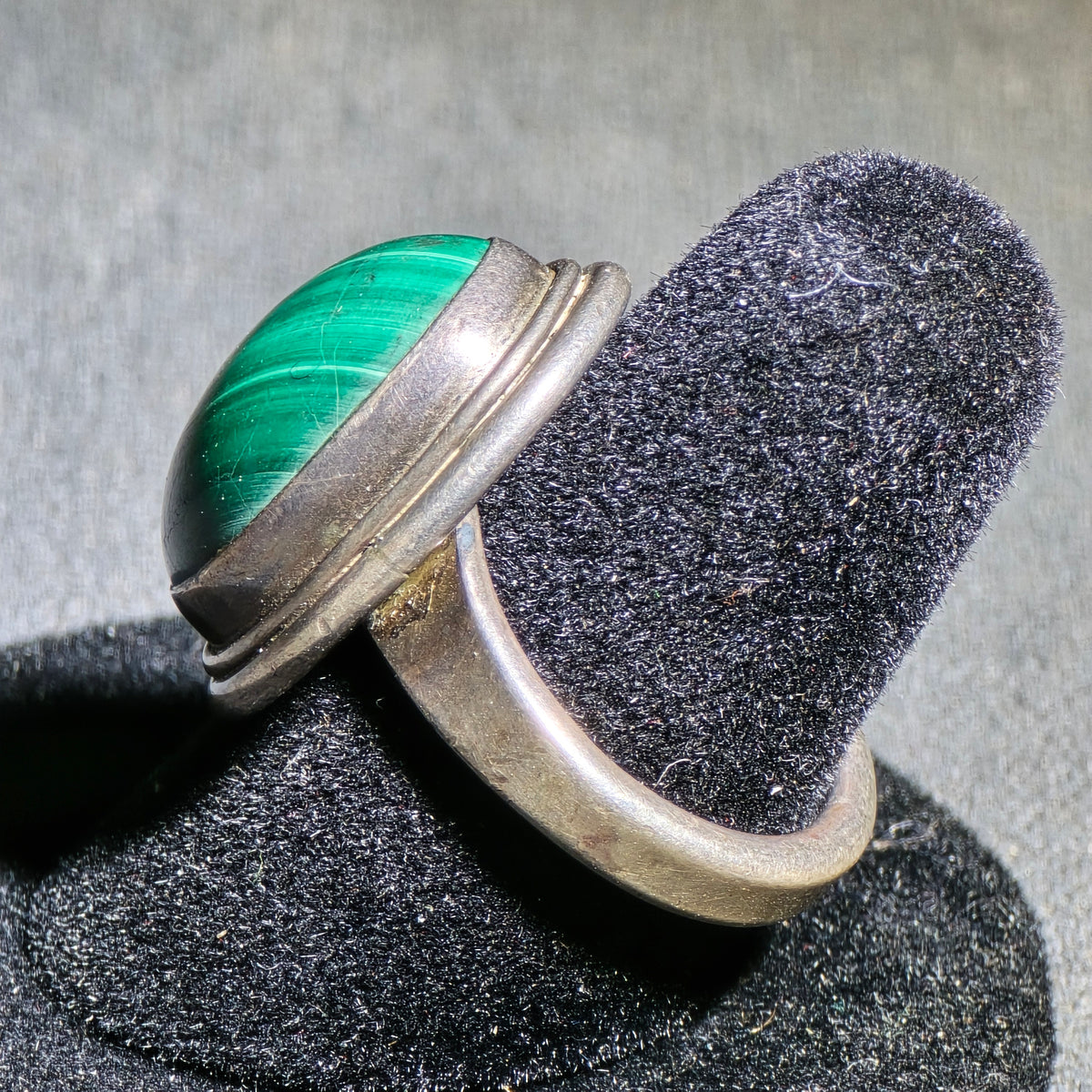 Vintage Sterling Silver Ring with Malachite Cabochon