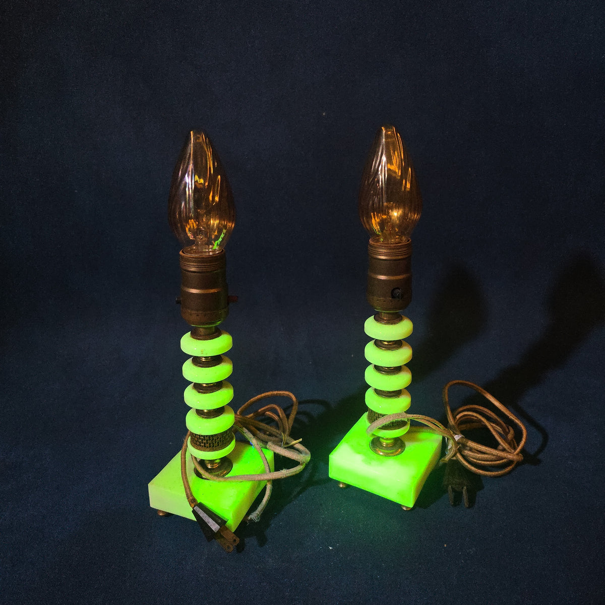 Pair of Vintage Art Deco Uranium Glass Boudoir Lamps with Stacked Disc Stems and Square Bases