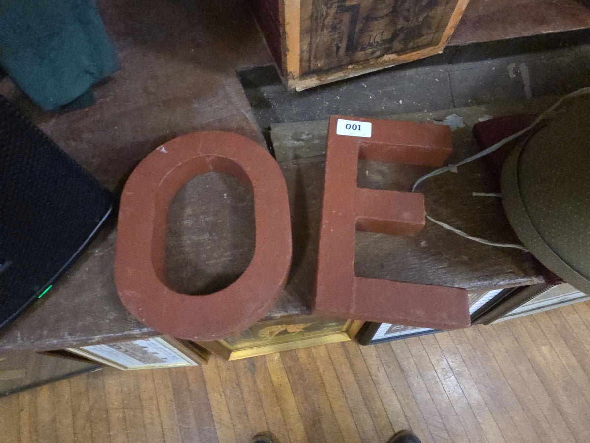 metal letters, o & e