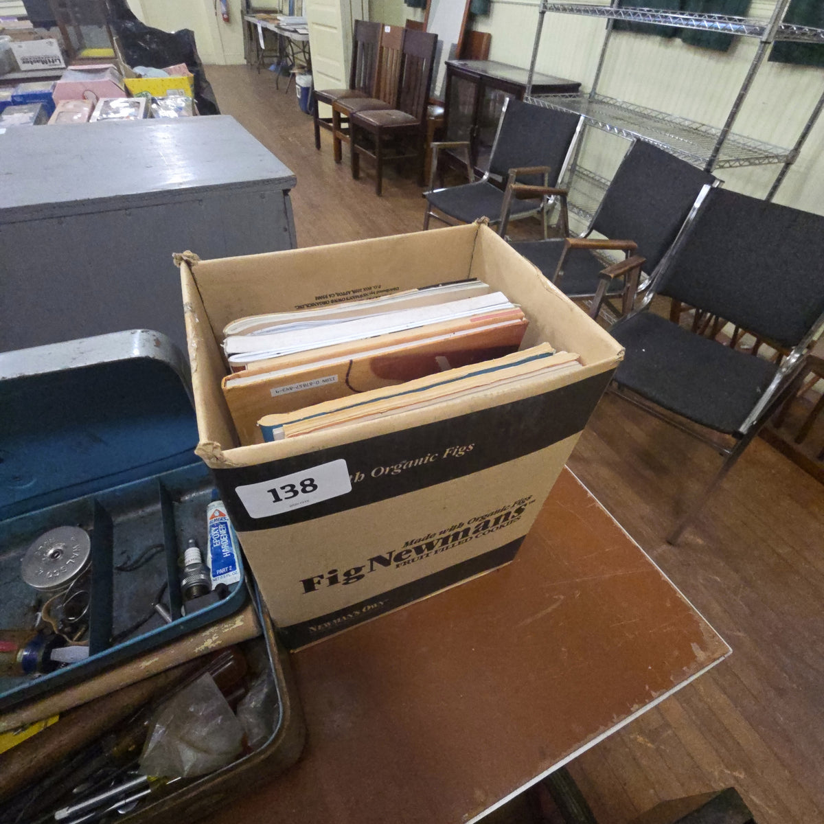 box lot with auction catalogs and magazines