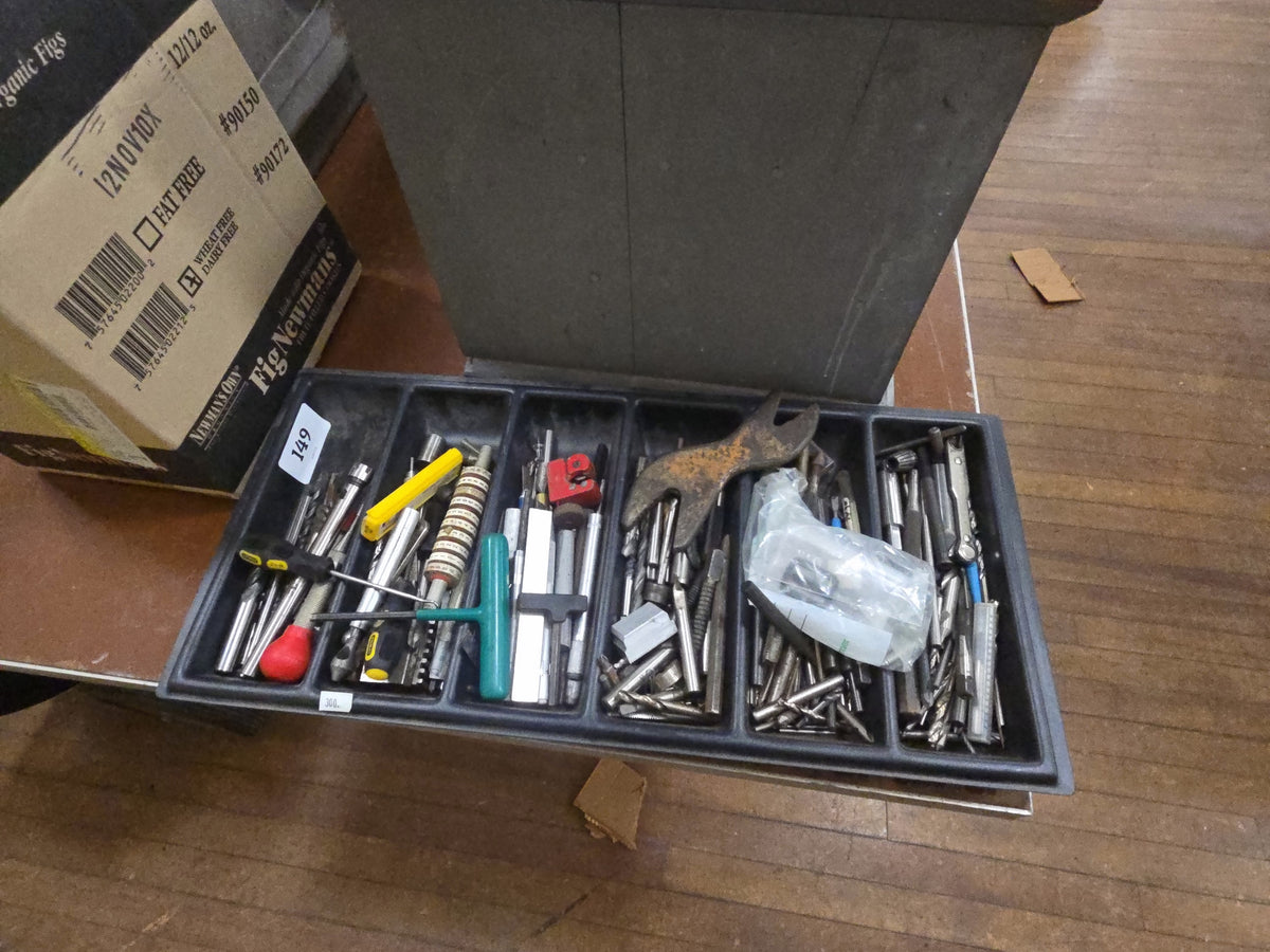 tray lot of miscellaneous tools