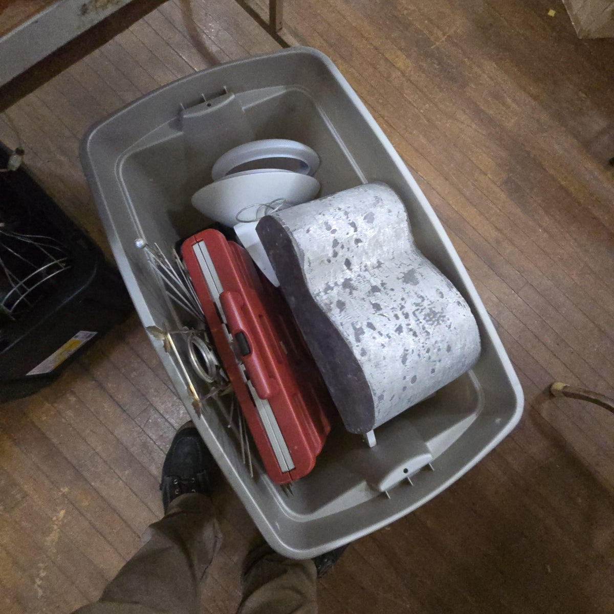 box lot with miscellaneous objects