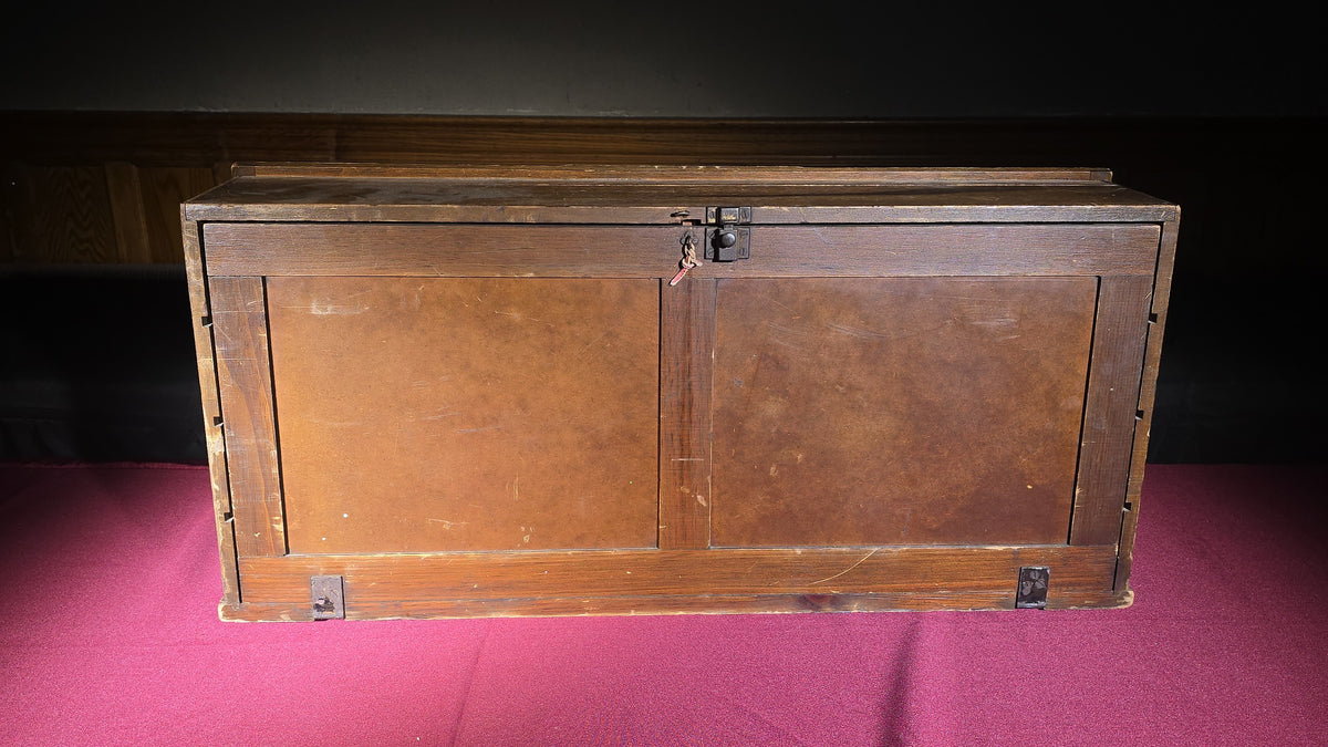 Antique Winchester Repeating Arms Co. Oak and Glass Countertop Pocket Knife Store Display Case, New Haven, Connecticut