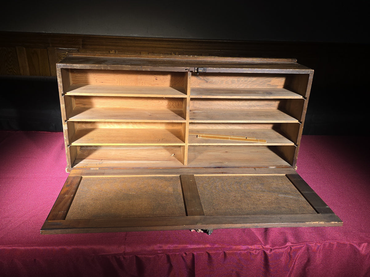 Antique Winchester Repeating Arms Co. Oak and Glass Countertop Pocket Knife Store Display Case, New Haven, Connecticut