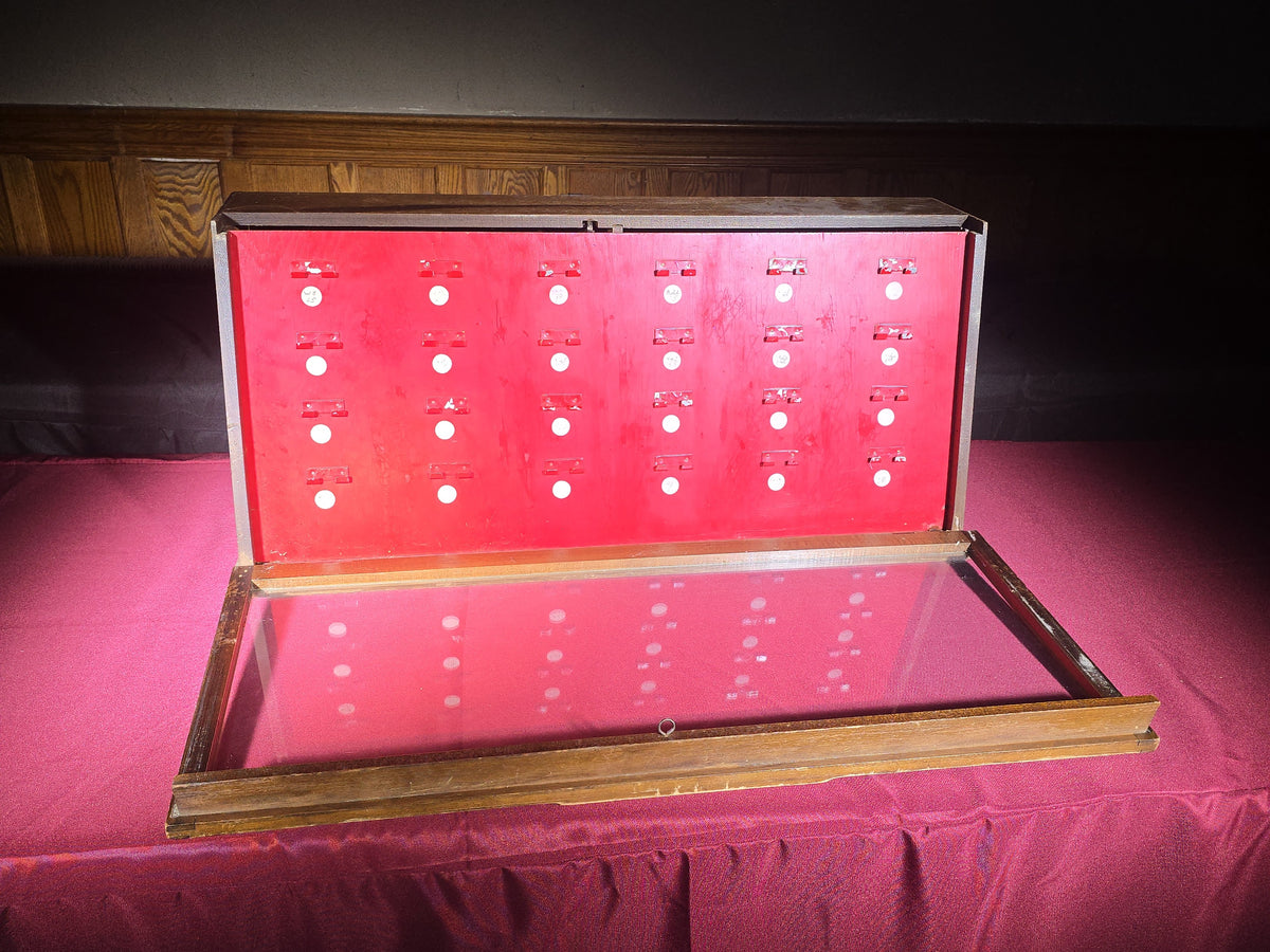 Antique Winchester Repeating Arms Co. Oak and Glass Countertop Pocket Knife Store Display Case, New Haven, Connecticut