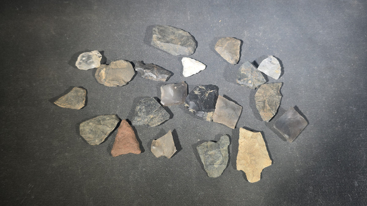 Grouping of Antique Chipped Stone Arrowheads, Points, and Lithic Tools in Various Stone Types