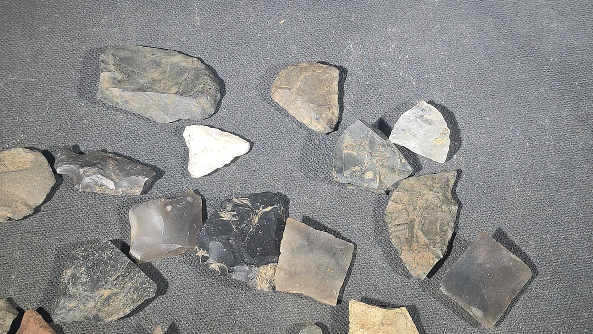 Grouping of Antique Chipped Stone Arrowheads, Points, and Lithic Tools in Various Stone Types