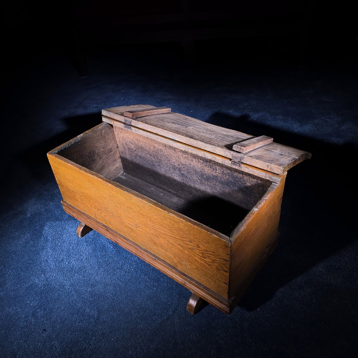 Antique Oak Blanket Chest on Shoe Feet