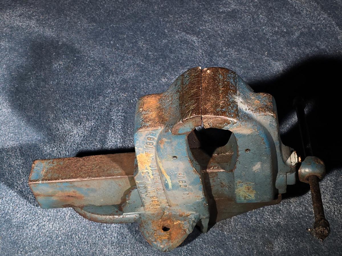 Antique C. Parker Co. No. 89 1/2 Bench Vise, Manufactured by C. Parker Co., Meriden, Connecticut