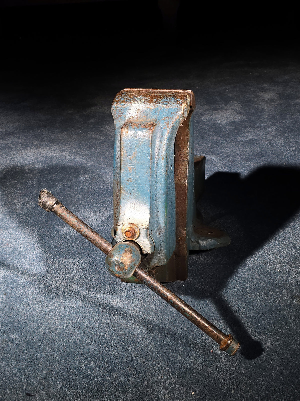 Antique C. Parker Co. No. 89 1/2 Bench Vise, Manufactured by C. Parker Co., Meriden, Connecticut