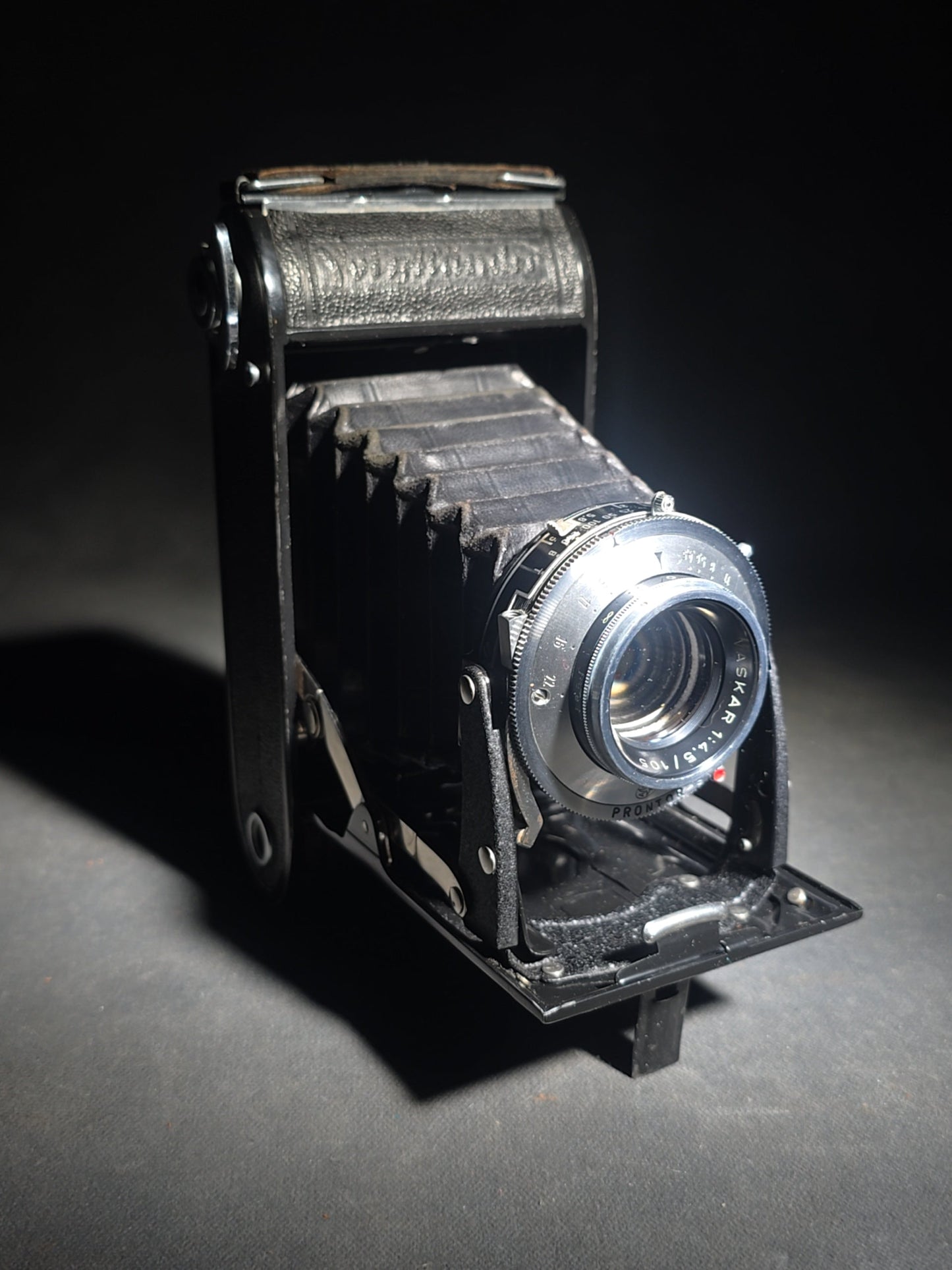 Vintage Voigtlander Folding Camera with Vaskar 1:4.5/105 Lens and Prontor-S Shutter
