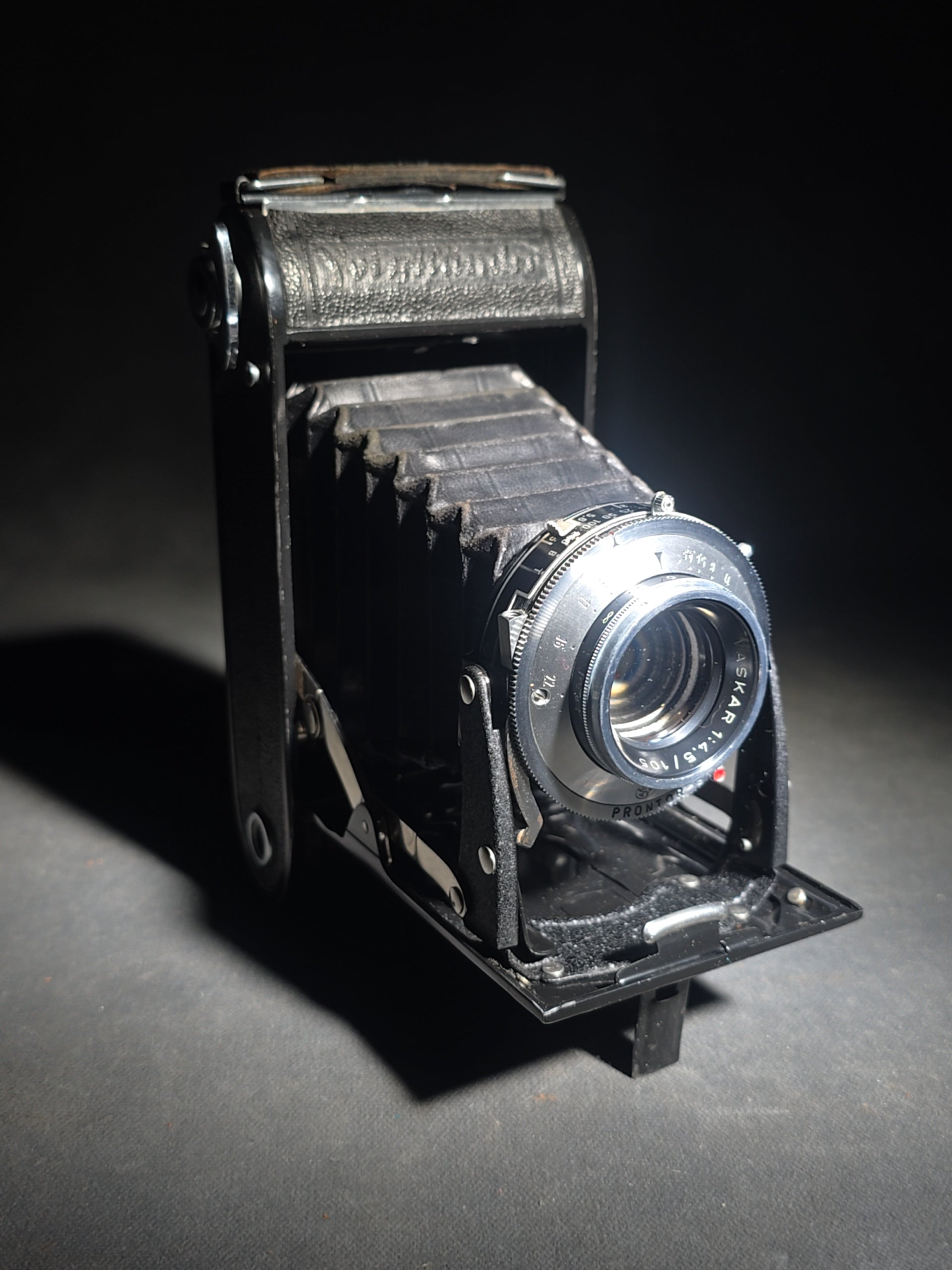 Vintage Voigtlander Folding Camera with Vaskar 1:4.5/105 Lens and Prontor-S Shutter
