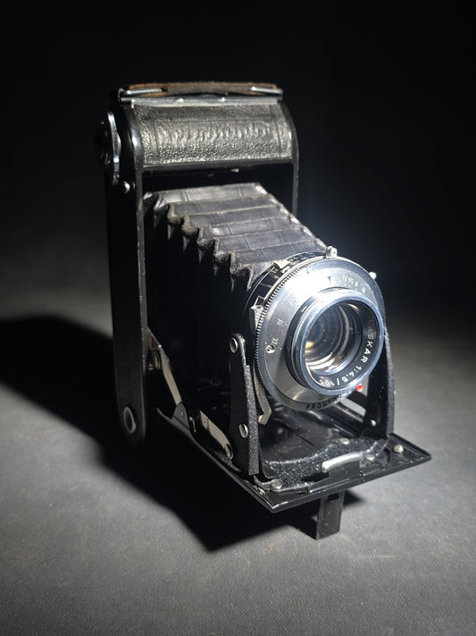 Vintage Voigtlander Folding Camera with Vaskar 1:4.5/105 Lens and Prontor-S Shutter