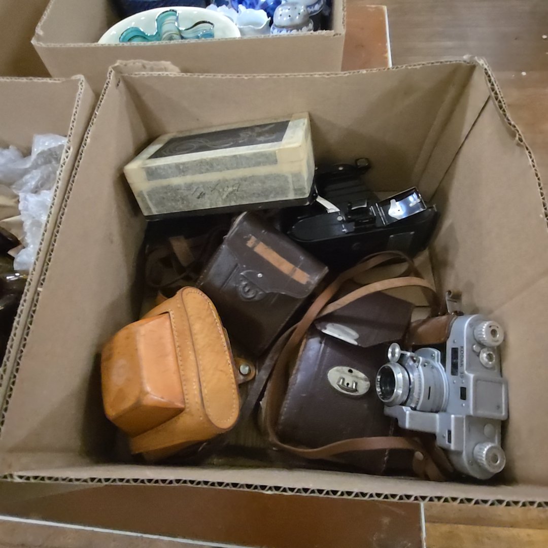 box lot with miscellaneous cameras