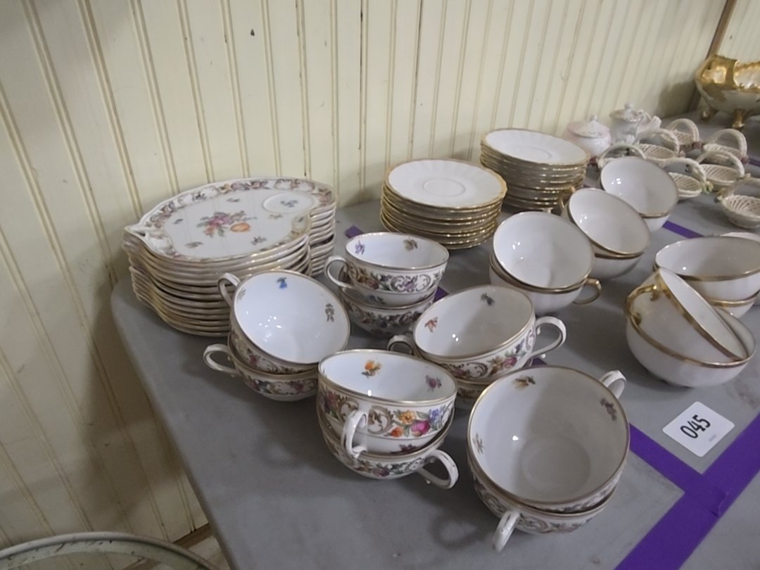 grouping of 10 Bavarian China cups and saucers