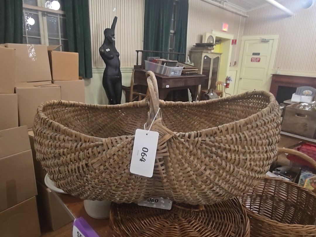large buttocks basket