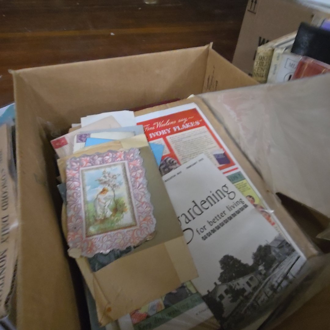 box lot of miscellaneous ephemera