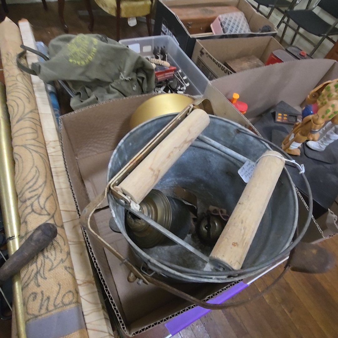 box lot with wash bucket