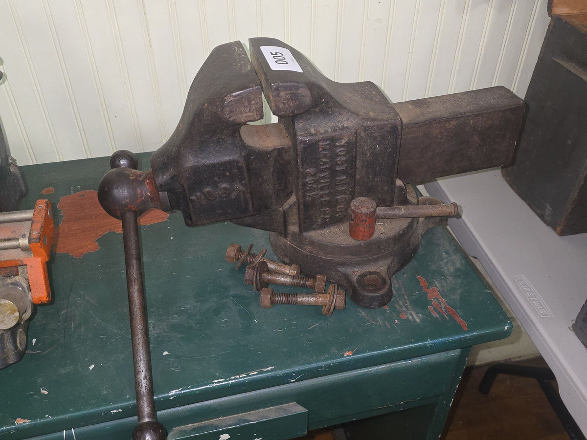 antique Yost Manufacturing Co Vice Meadville Pennsylvania
