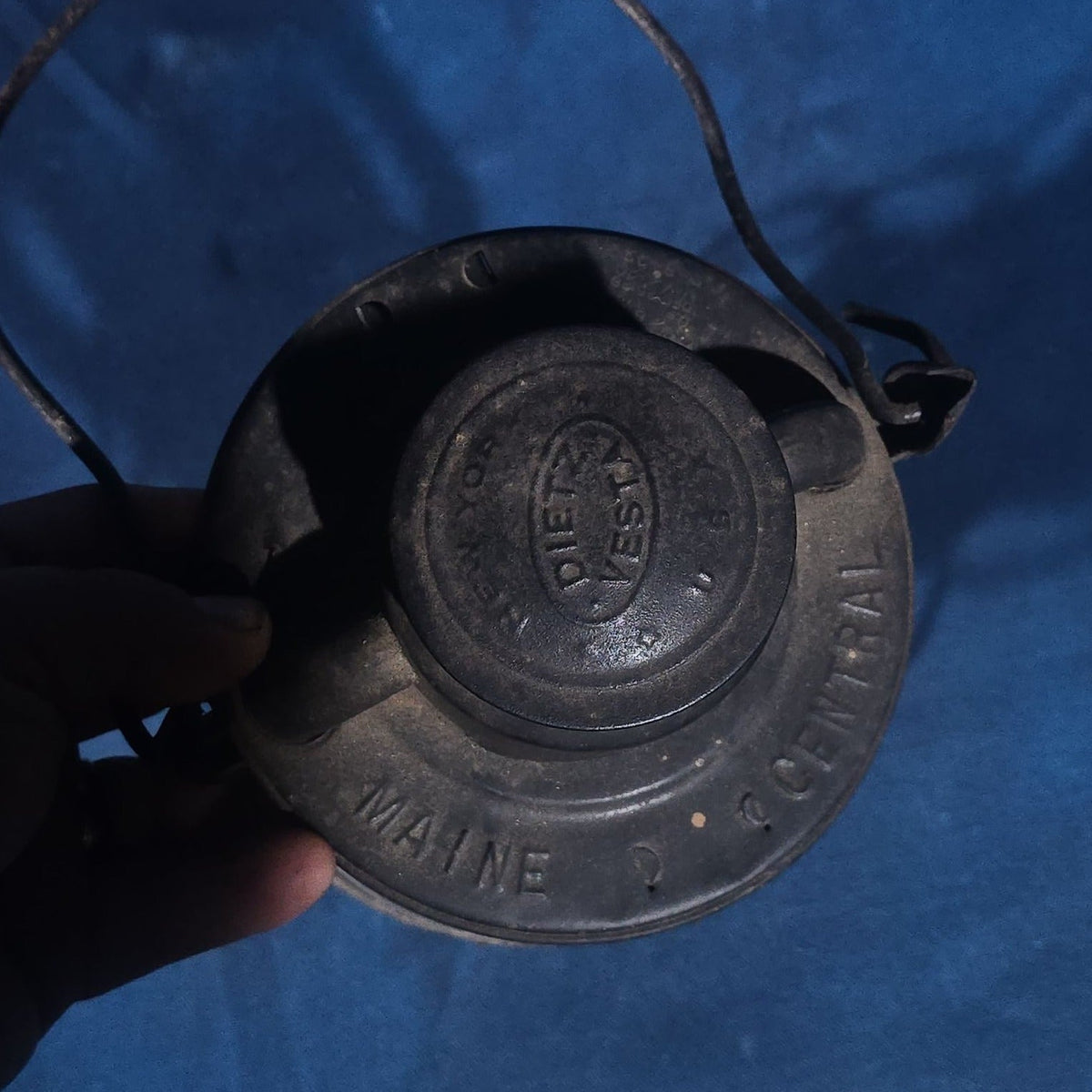Antique Dietz Vesta Railroad Lantern, New York, U.S.A., Maine Central Railroad, Blue Globe