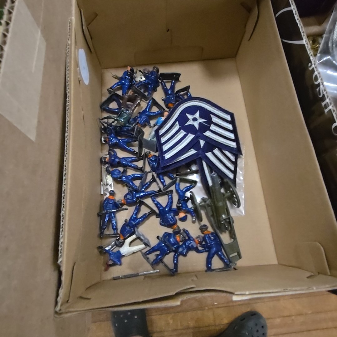 box lot of lead soldiers