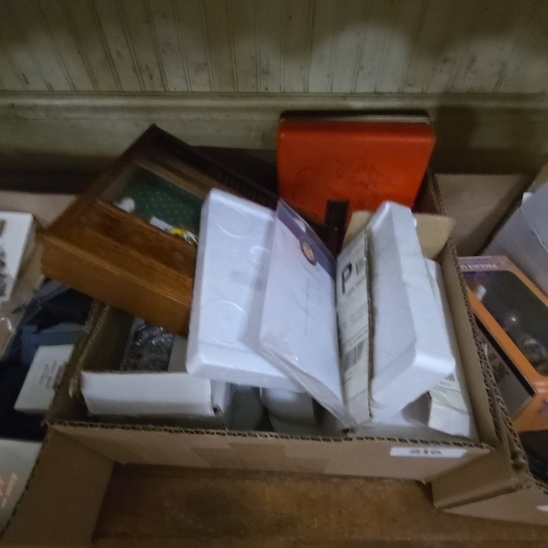 Fox lot of miscellaneous collectibles