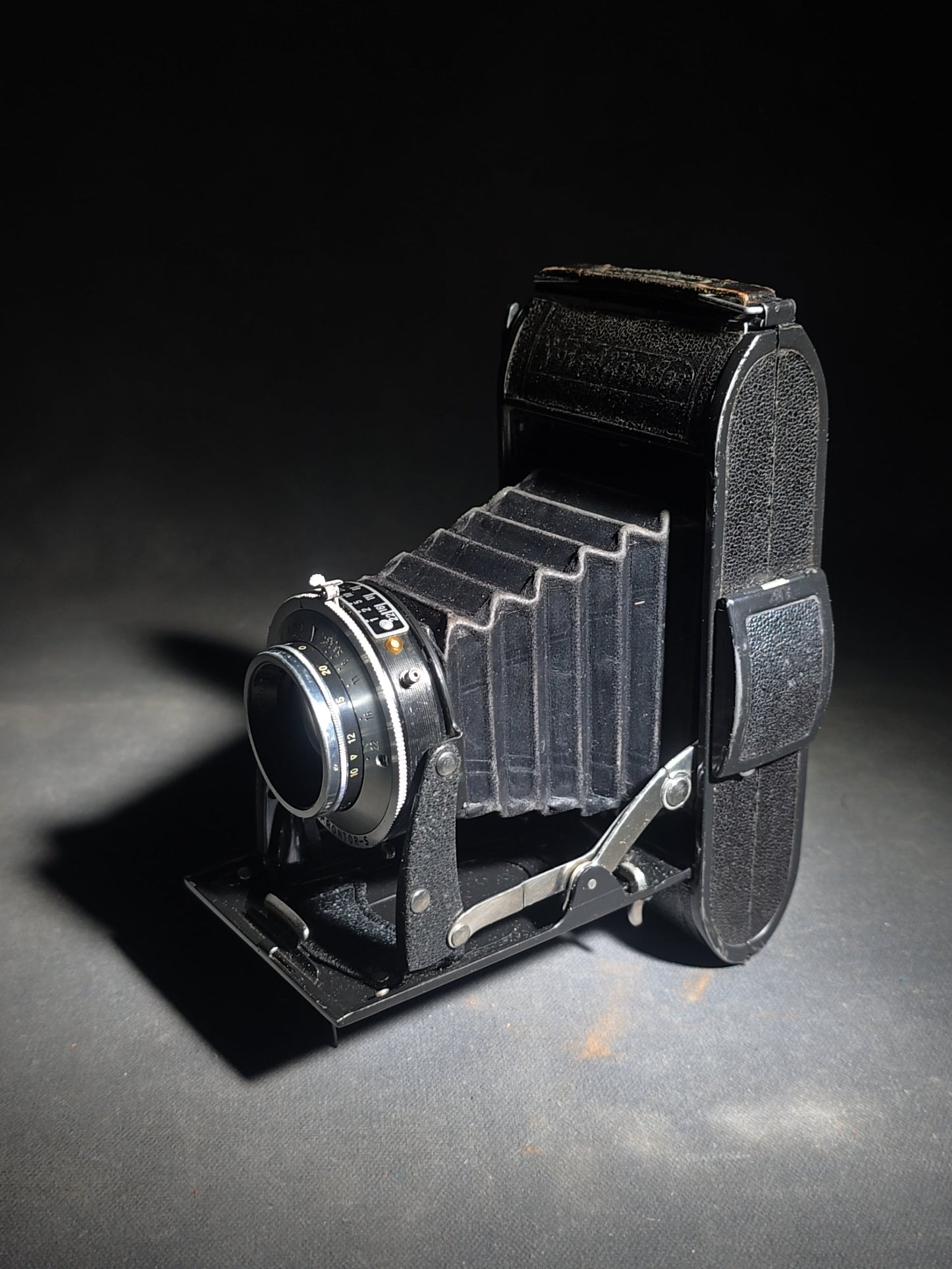 Vintage Voigtlander Folding Camera with Vaskar 1:4.5/105 Lens and Prontor-S Shutter