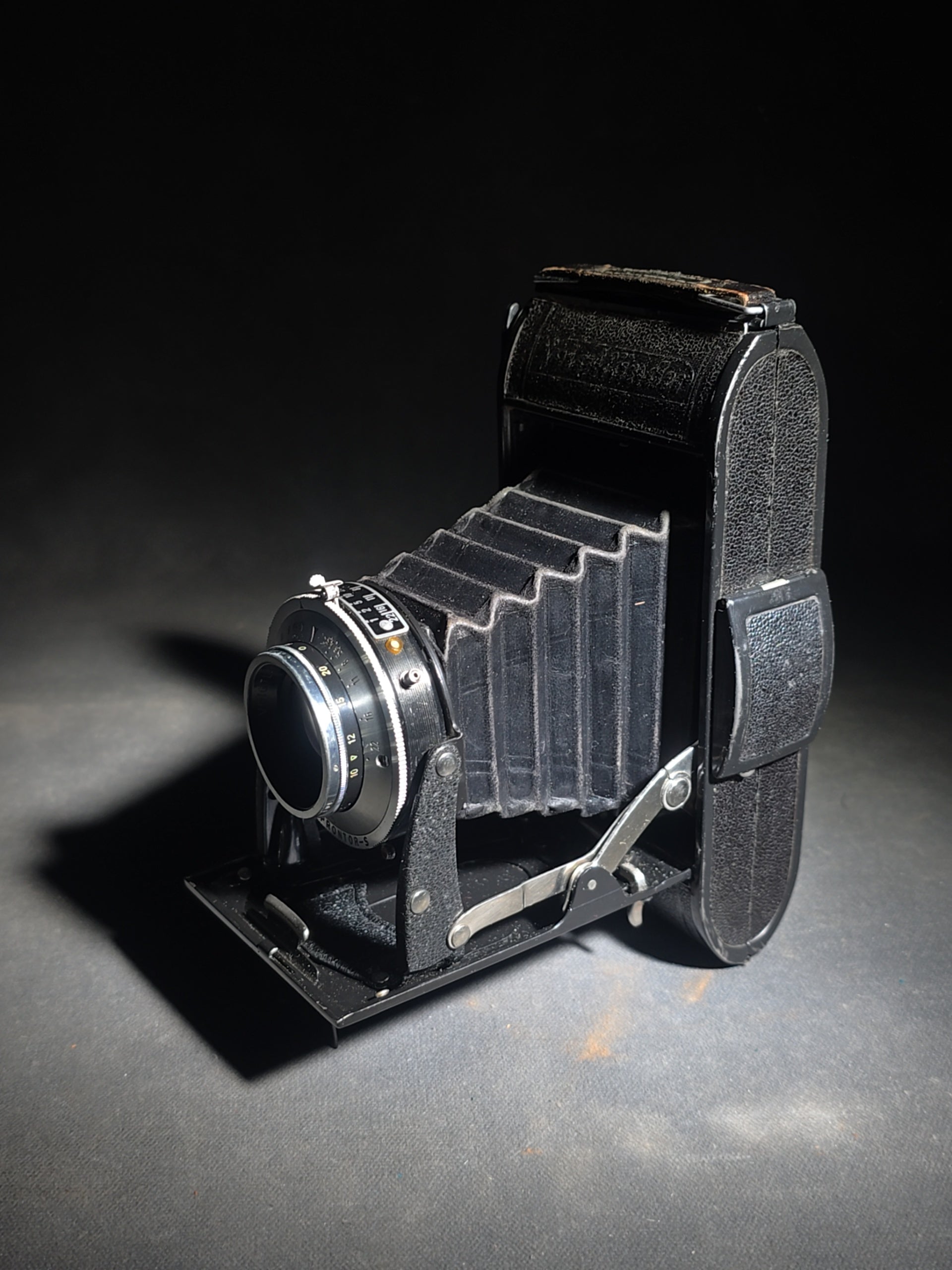 Vintage Voigtlander Folding Camera with Vaskar 1:4.5/105 Lens and Prontor-S Shutter