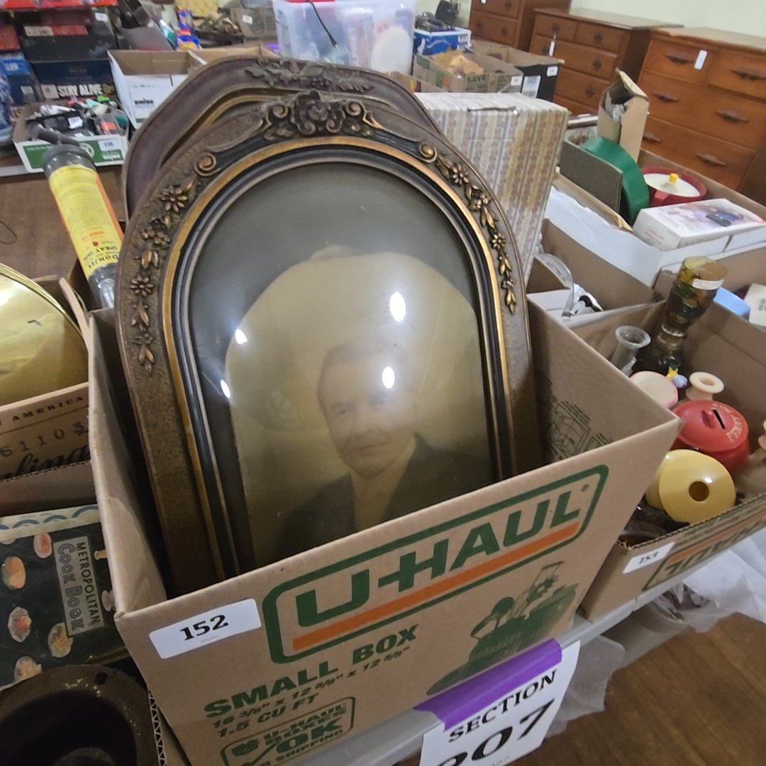 box lot with bubble frames