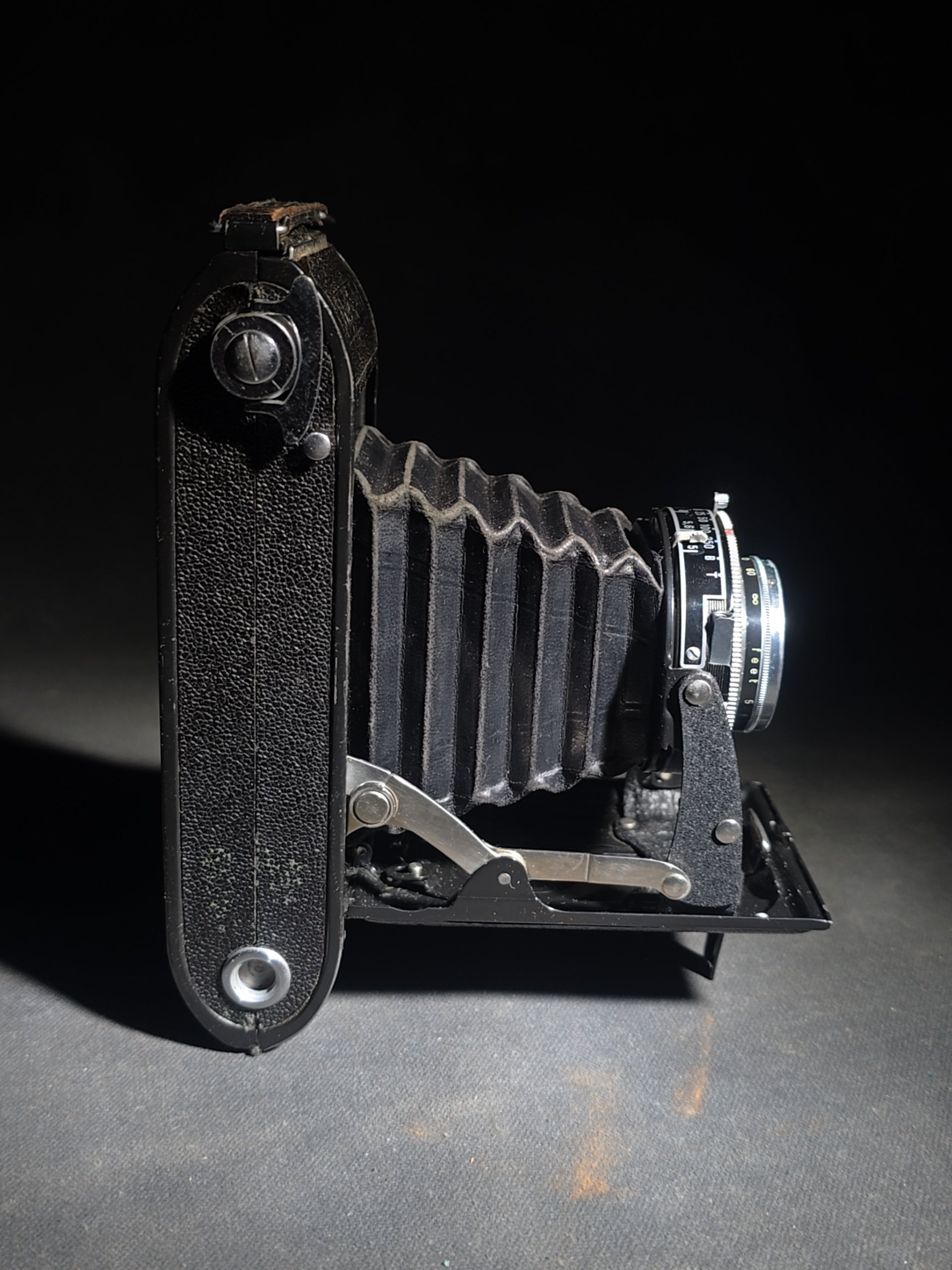 Vintage Voigtlander Folding Camera with Vaskar 1:4.5/105 Lens and Prontor-S Shutter