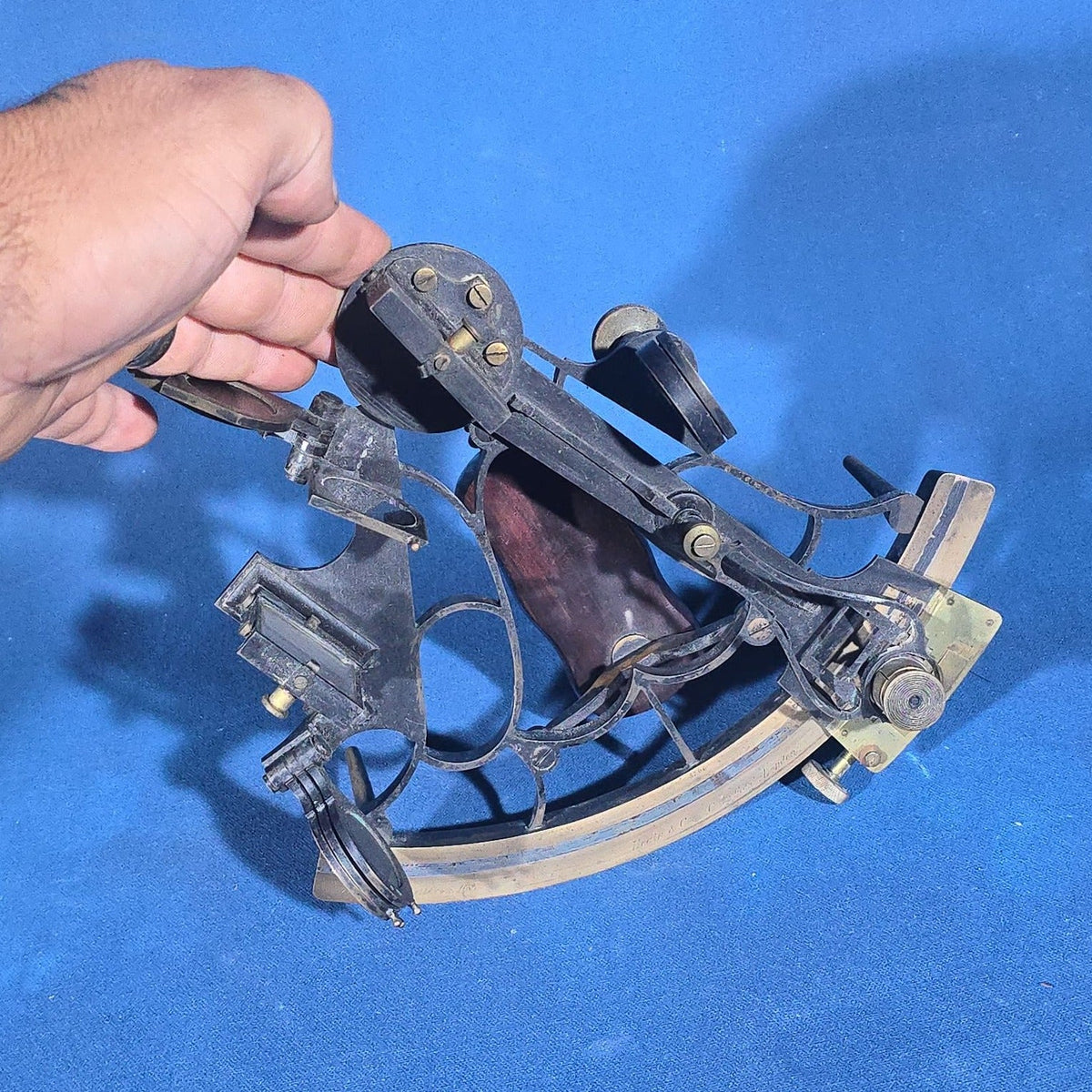 Antique Maritime Sextant No. 5706, Manufactured by Heath & Co. Ltd., Crayford, London, Engraved "Humphrey Matthews. R.N.," in Mahogany Case with 1916 National Physical Laboratory Certificate