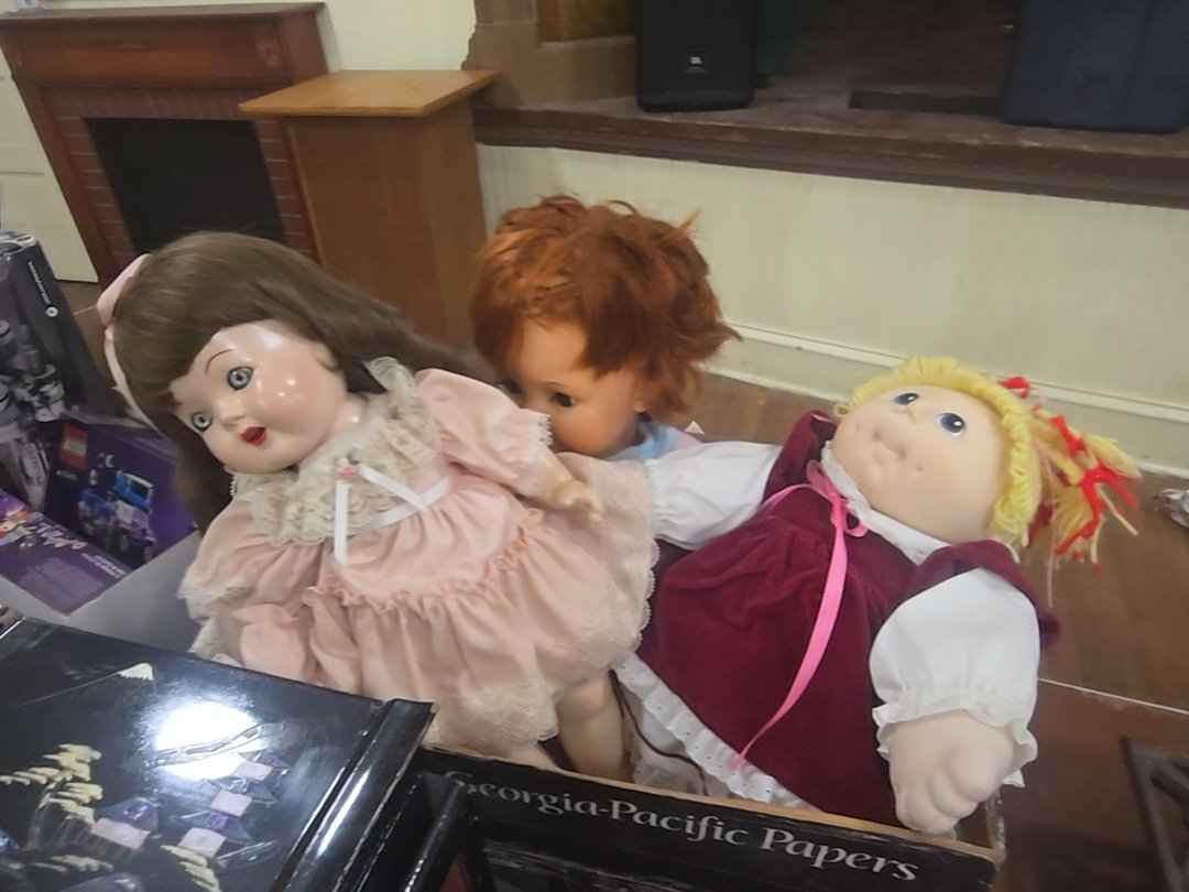box lot with three vintage dolls