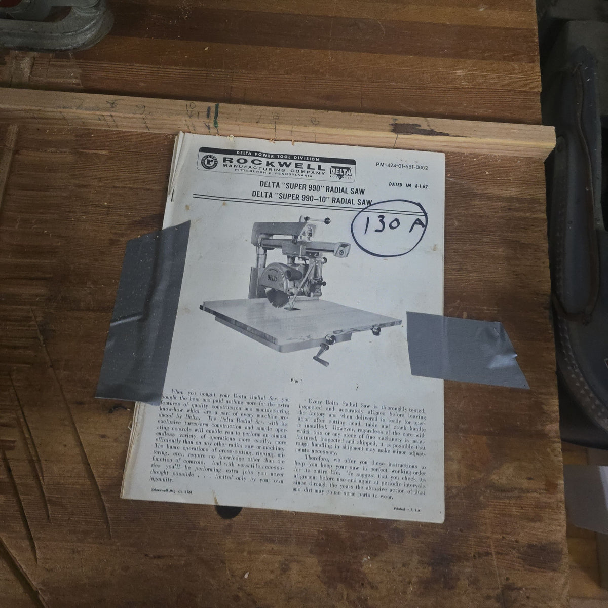 vintage Rockwell Delta 130 amp super 990 radial saw, on table base