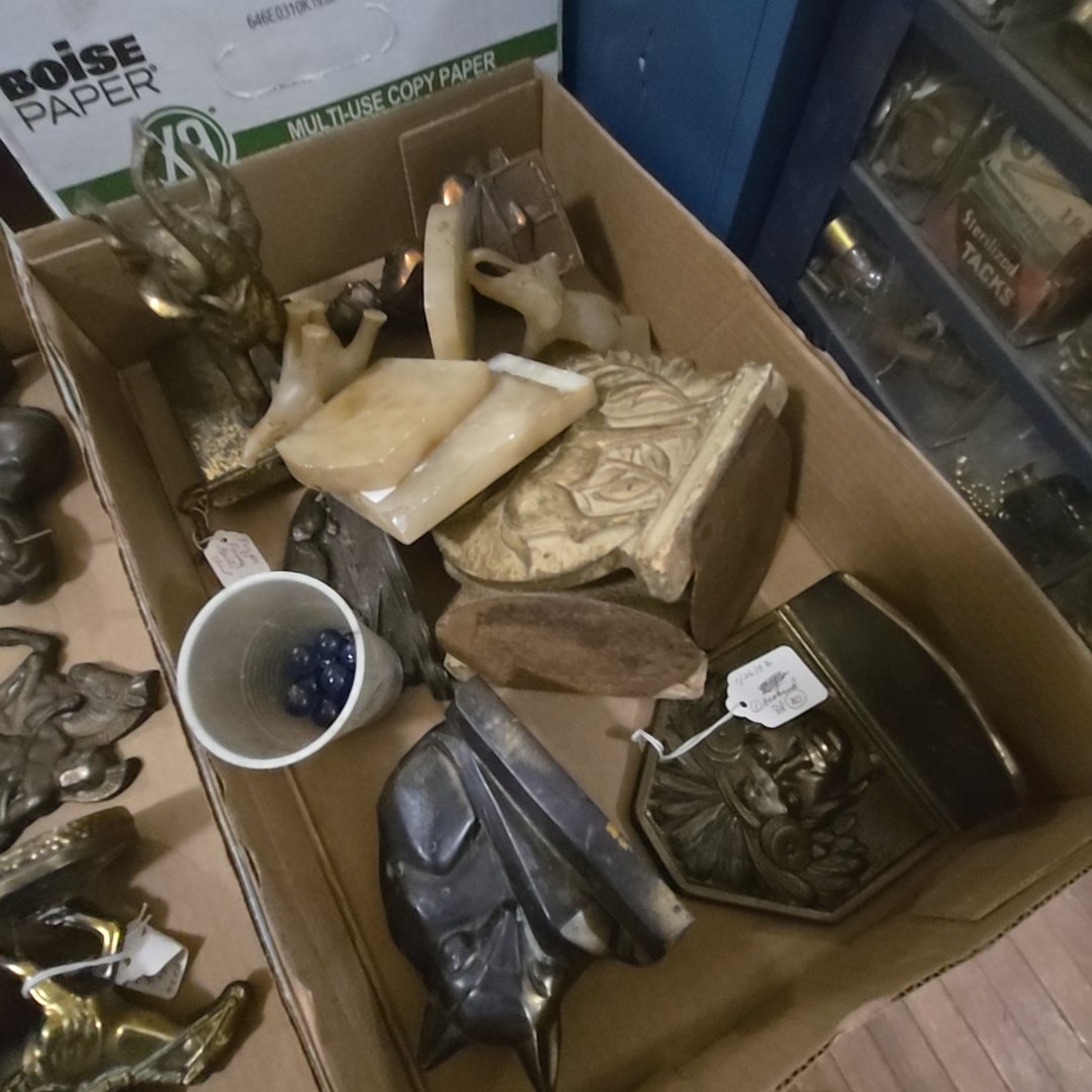 Box lot with bookends