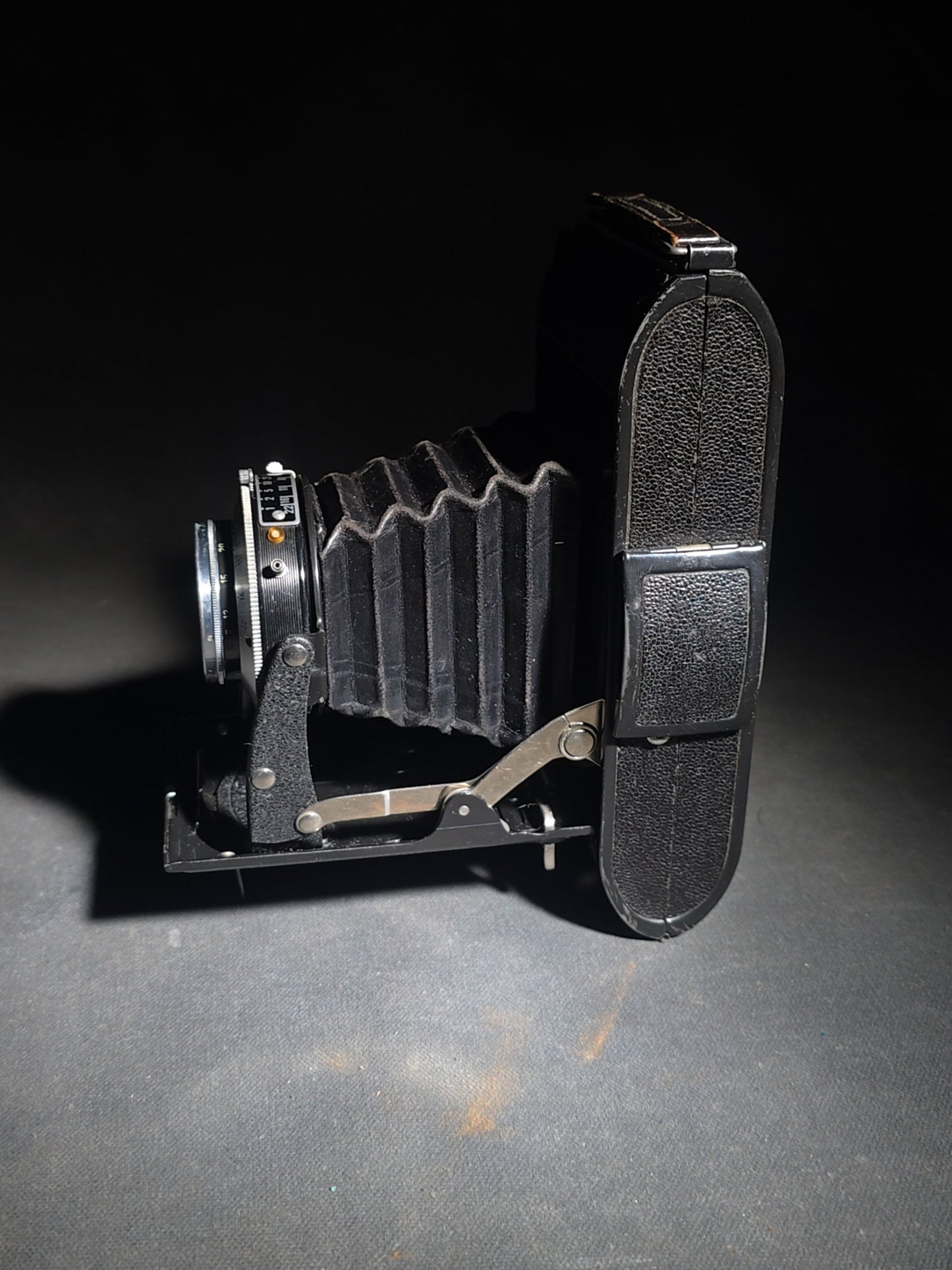 Vintage Voigtlander Folding Camera with Vaskar 1:4.5/105 Lens and Prontor-S Shutter