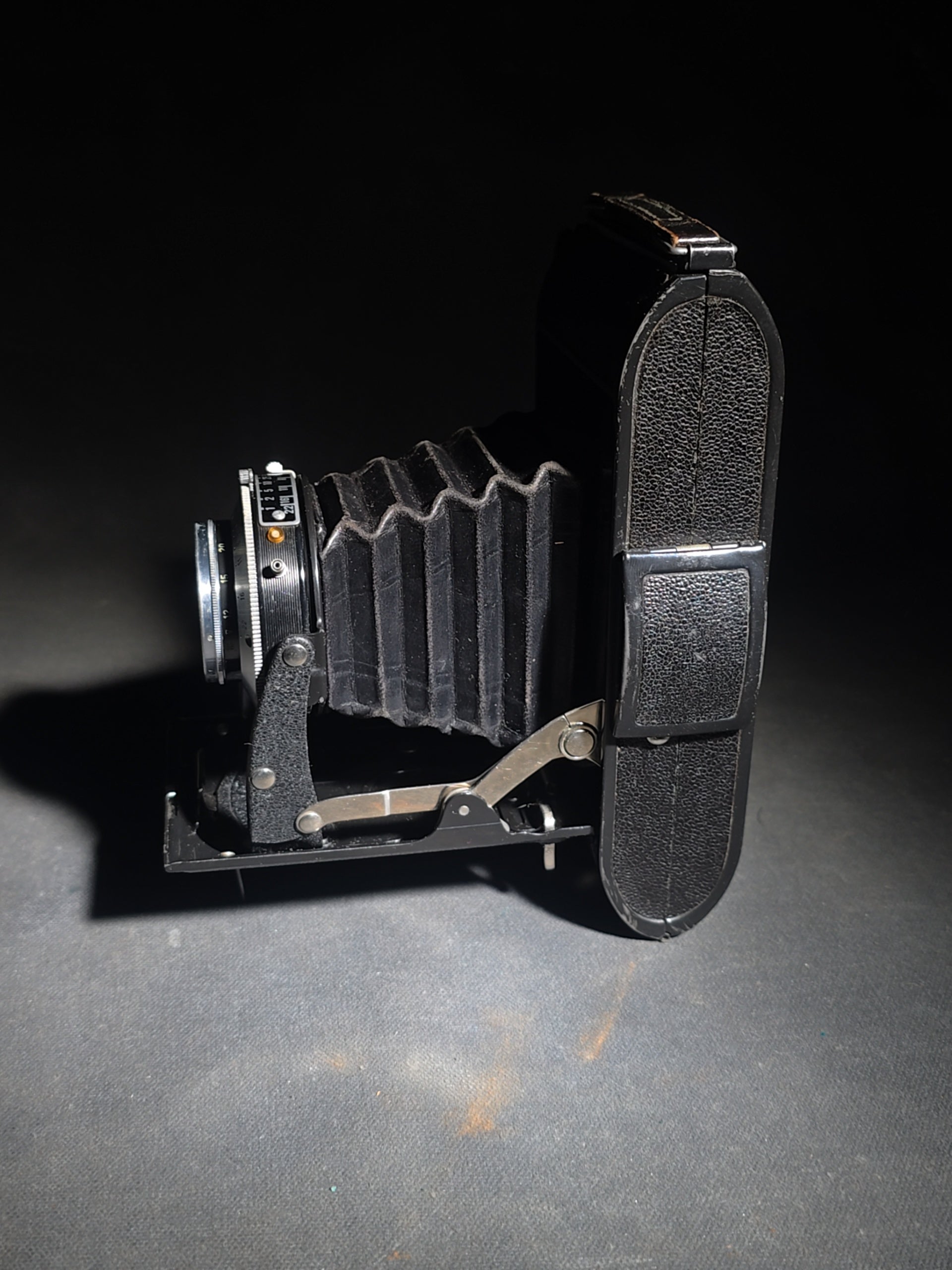 Vintage Voigtlander Folding Camera with Vaskar 1:4.5/105 Lens and Prontor-S Shutter