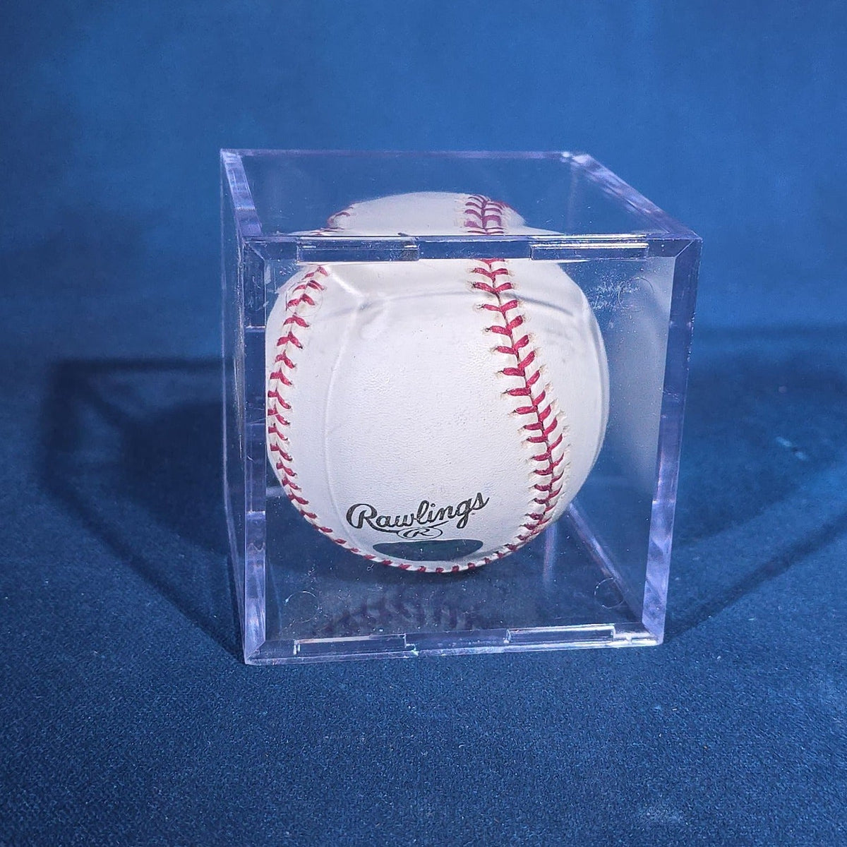 Vintage Johnny Damon Signed 2004 World Series Rawlings Baseball with M.L.B. Authentication Hologram MR580661 in Display Cube