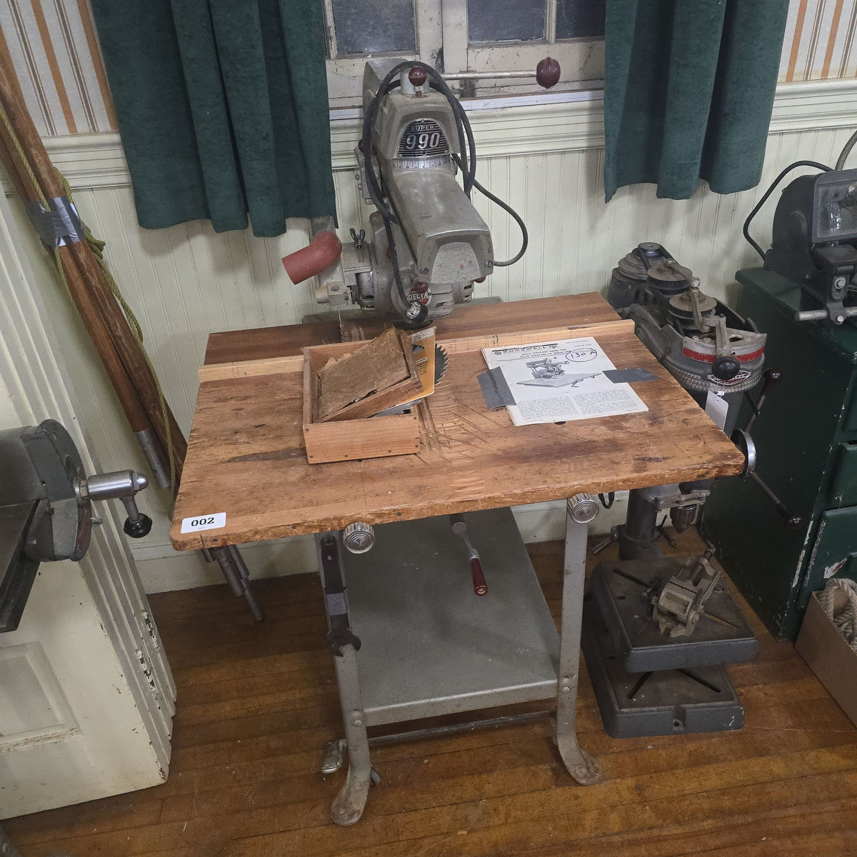 vintage Rockwell Delta 130 amp super 990 radial saw, on table base