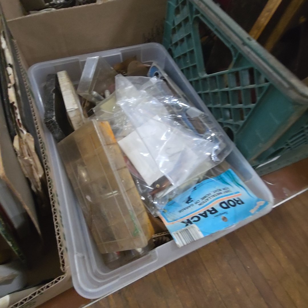 Box lot of miscellaneous fishing