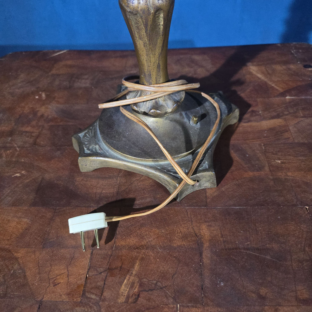 Antique Arts and Crafts Slag Glass Table Lamp with Pyramidal Shade and Cast Metal Base