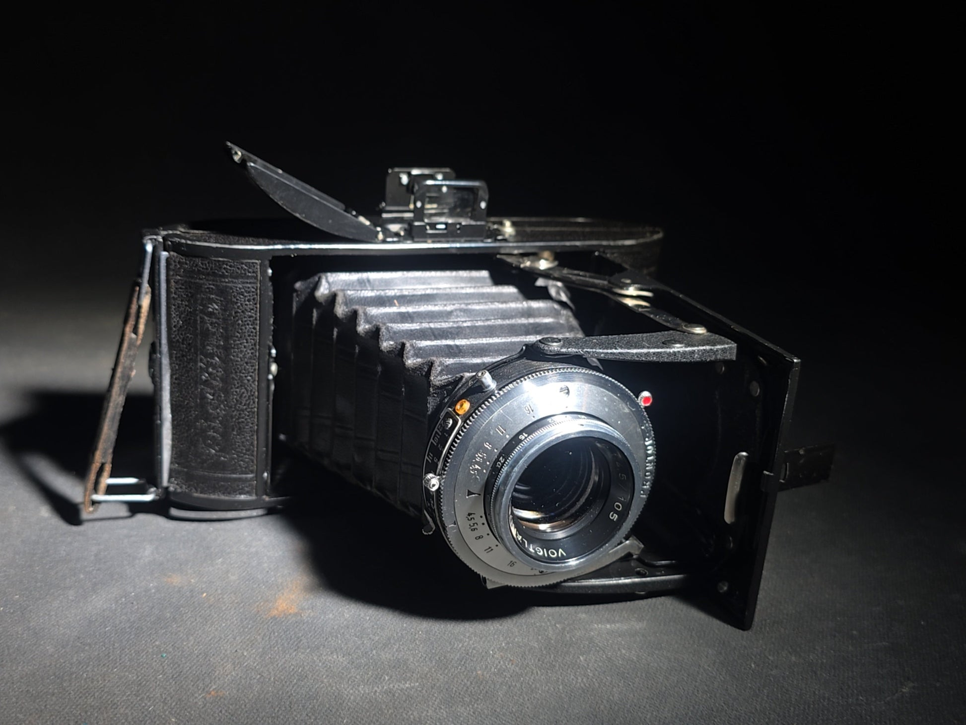 Vintage Voigtlander Folding Camera with Vaskar 1:4.5/105 Lens and Prontor-S Shutter