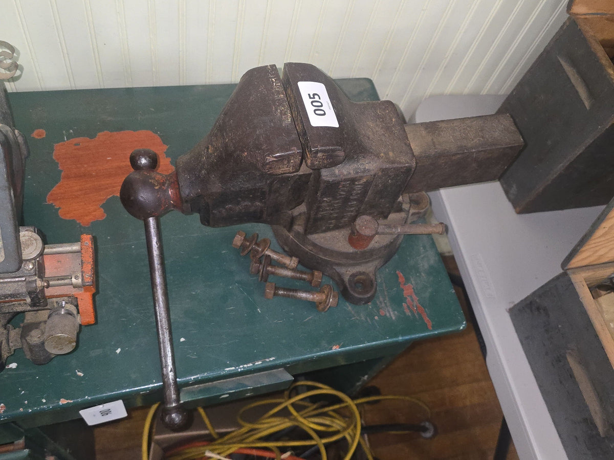 antique Yost Manufacturing Co Vice Meadville Pennsylvania